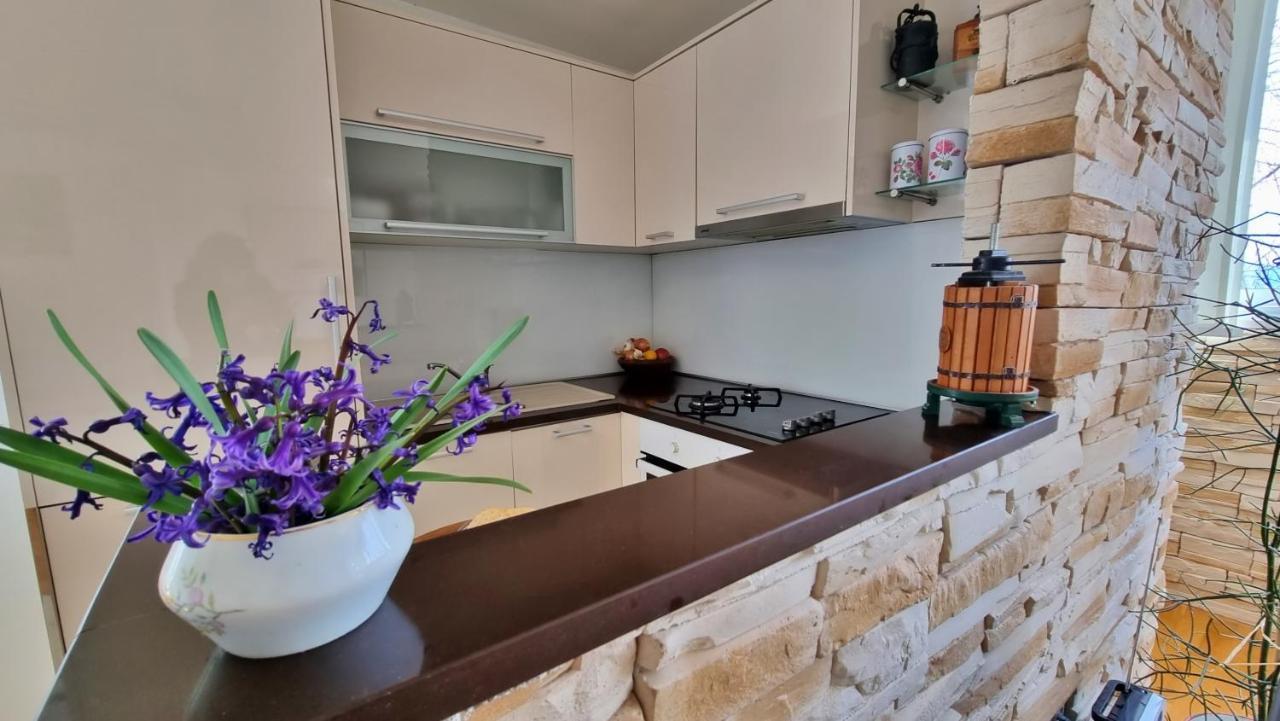 Apartment Tica Омиш Экстерьер фото
